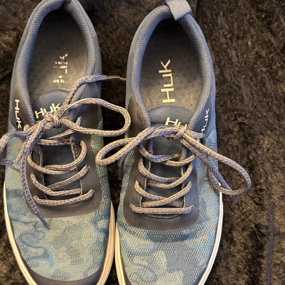 Huk Men’s fishing shoes Navy and Gray Men's Sneakers - Picture 2 of 4